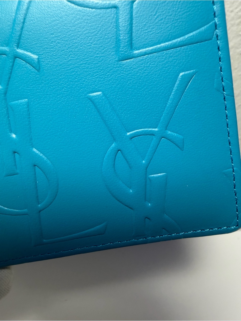 Vintage Saint Laurent Blue Leather Card Holder in Excellent Condition - Picture 5 of 11